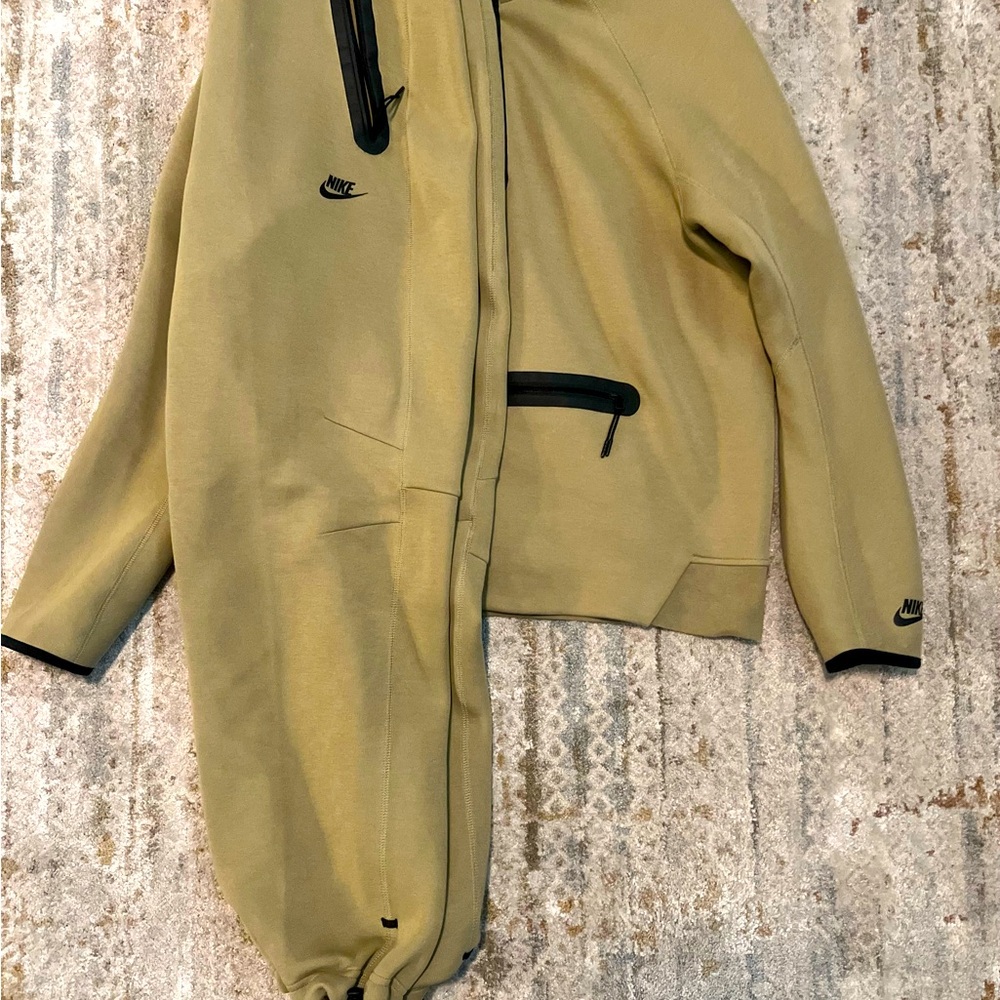 Nike Tech Men's Olive Sweater and Pants Size Large